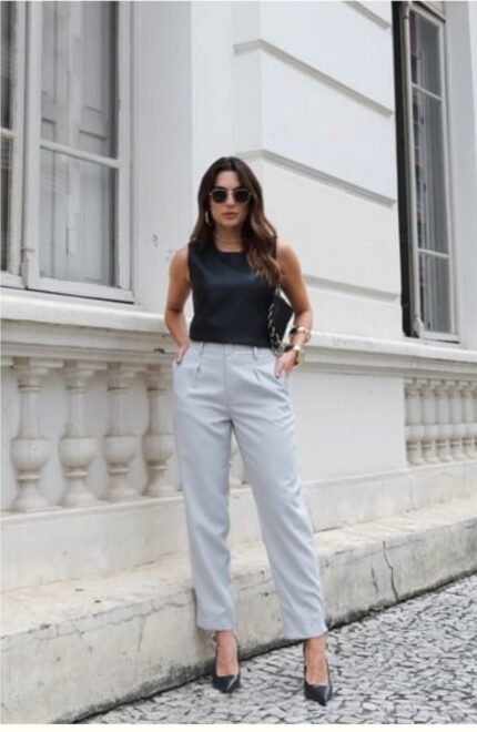 Blusa em Couro sem Manga