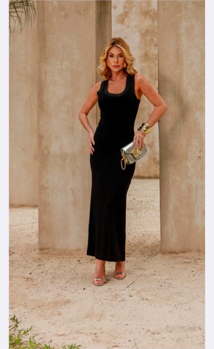 Vestido Canelado com Retilinia na Gola e Cavas